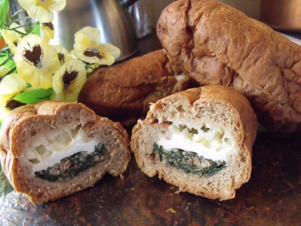 Bacon, Egg and Spinach Breakfast Rolls
